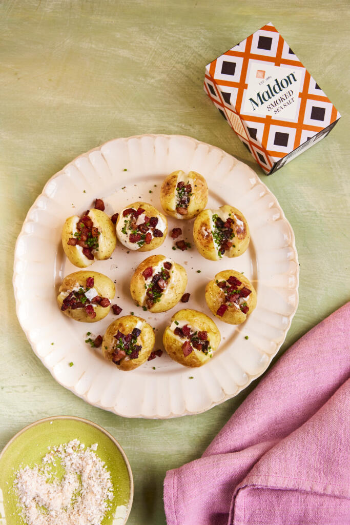 Mini baked potatoes cooked in the air fryer. Stuffed with cream cheese, chives and bacon pieces. Seasoned with Maldon Smoked Sea Salt 125g pack.