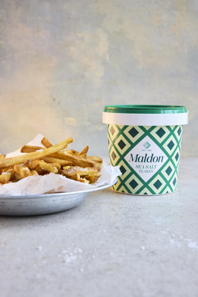 Maldon Original Sea Salt 570g Tub with chips/fries