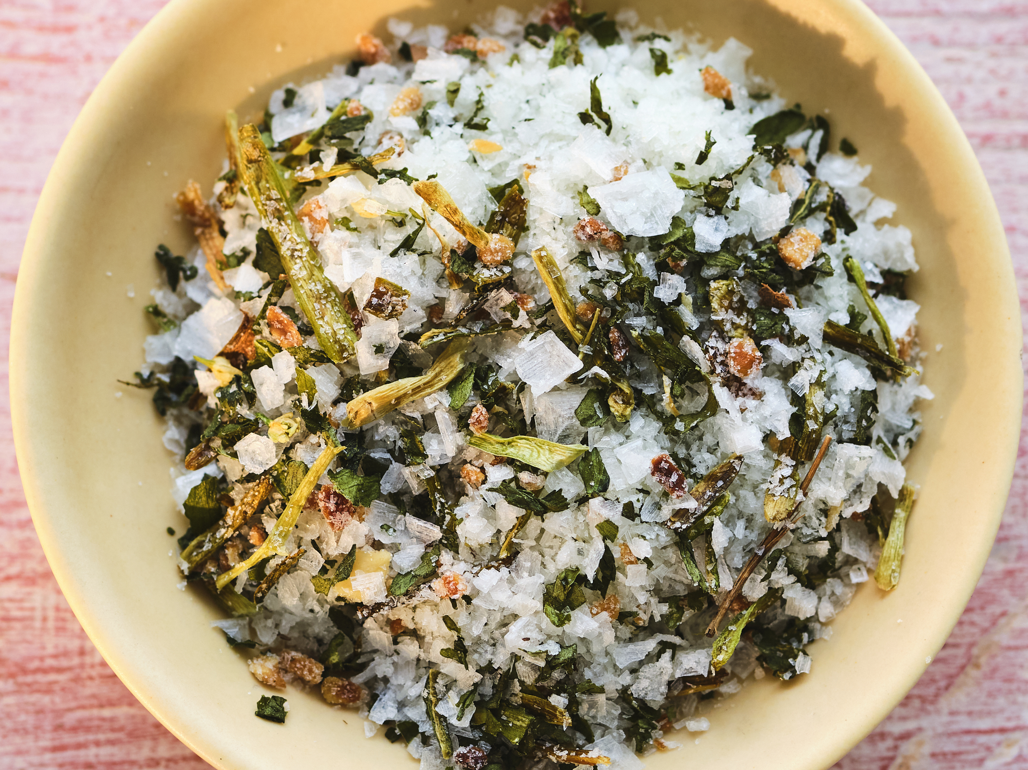 Garlic Sea Salt Flakes | sal marina de ajo 1