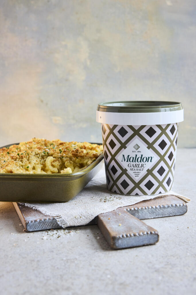 Maldon Garlic Sea Salt 500g Tub with Macaroni & Cheese