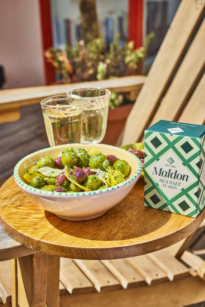 Easy marinated olives made with olive oil, lemon, garlic, chilli flakes, parsley and a pinch of Maldon Sea Salt flakes.