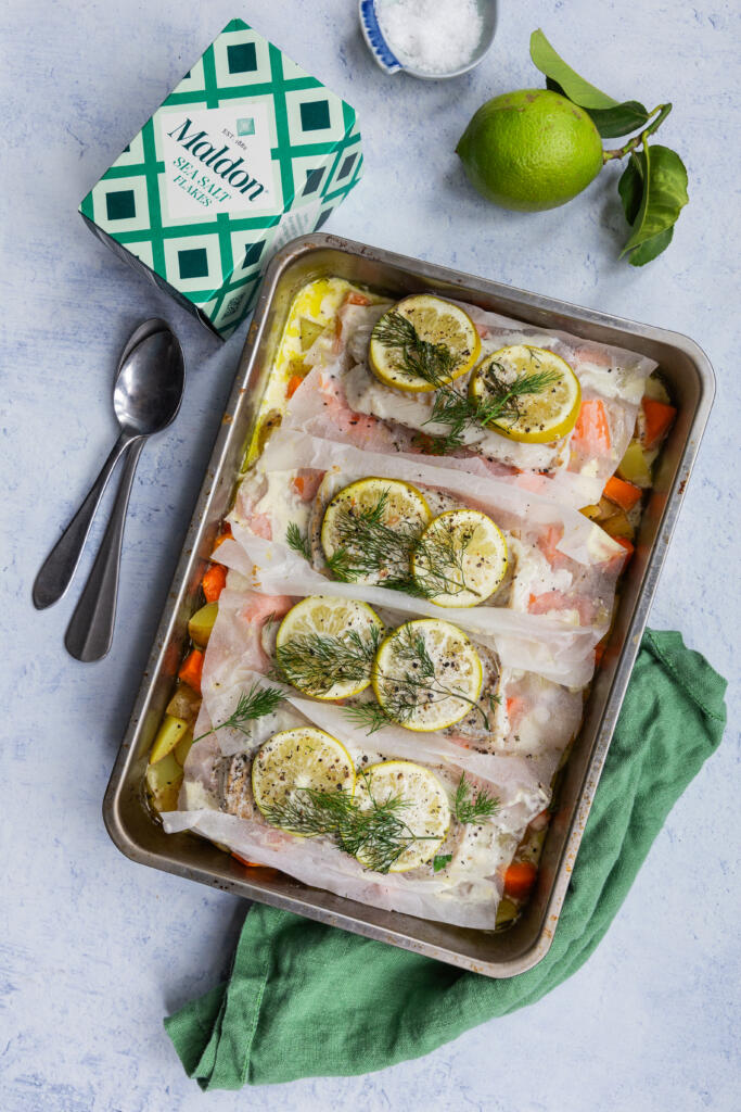 Uunissa paistettua molvaa sitruunan ja kerman kanssa, porkkanat ja perunat