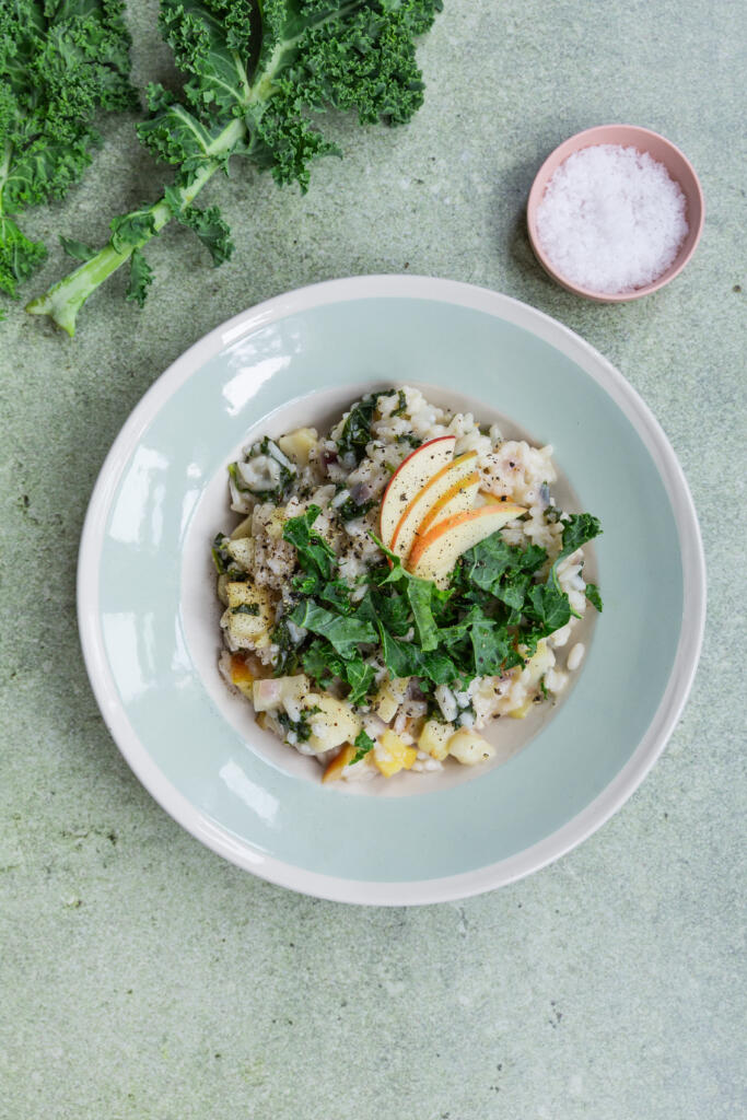 Risotto sellerijuurella, lehtikaalilla ja omenalla