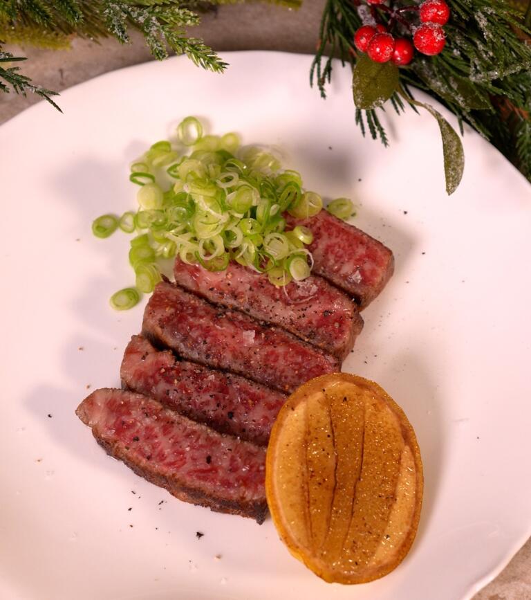 Wagyu semi-curado y marcado con cebolleta y Sal Maldon
