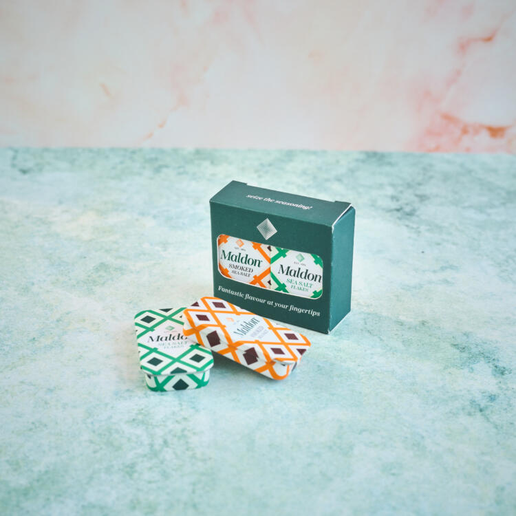 pinch tin set plain background